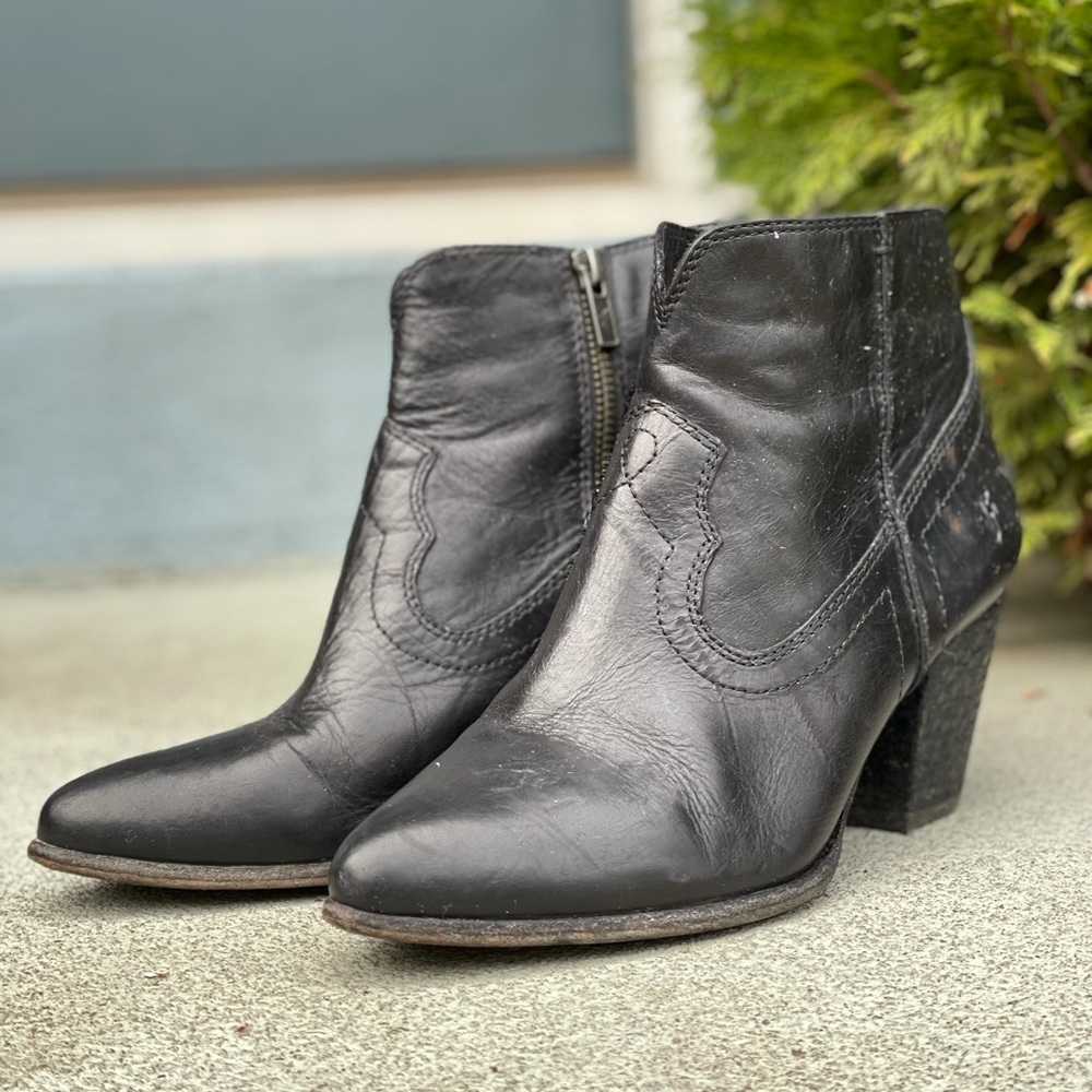 Authentic Frye Reina Booties, Boots. 9, black.